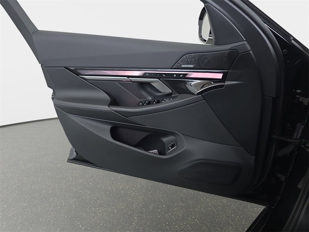 Used 2025 BMW i5 xDrive40 w/ Premium Package image 29