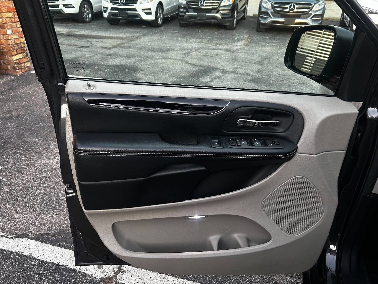 Used 2020 Dodge Grand Caravan SXT image 11