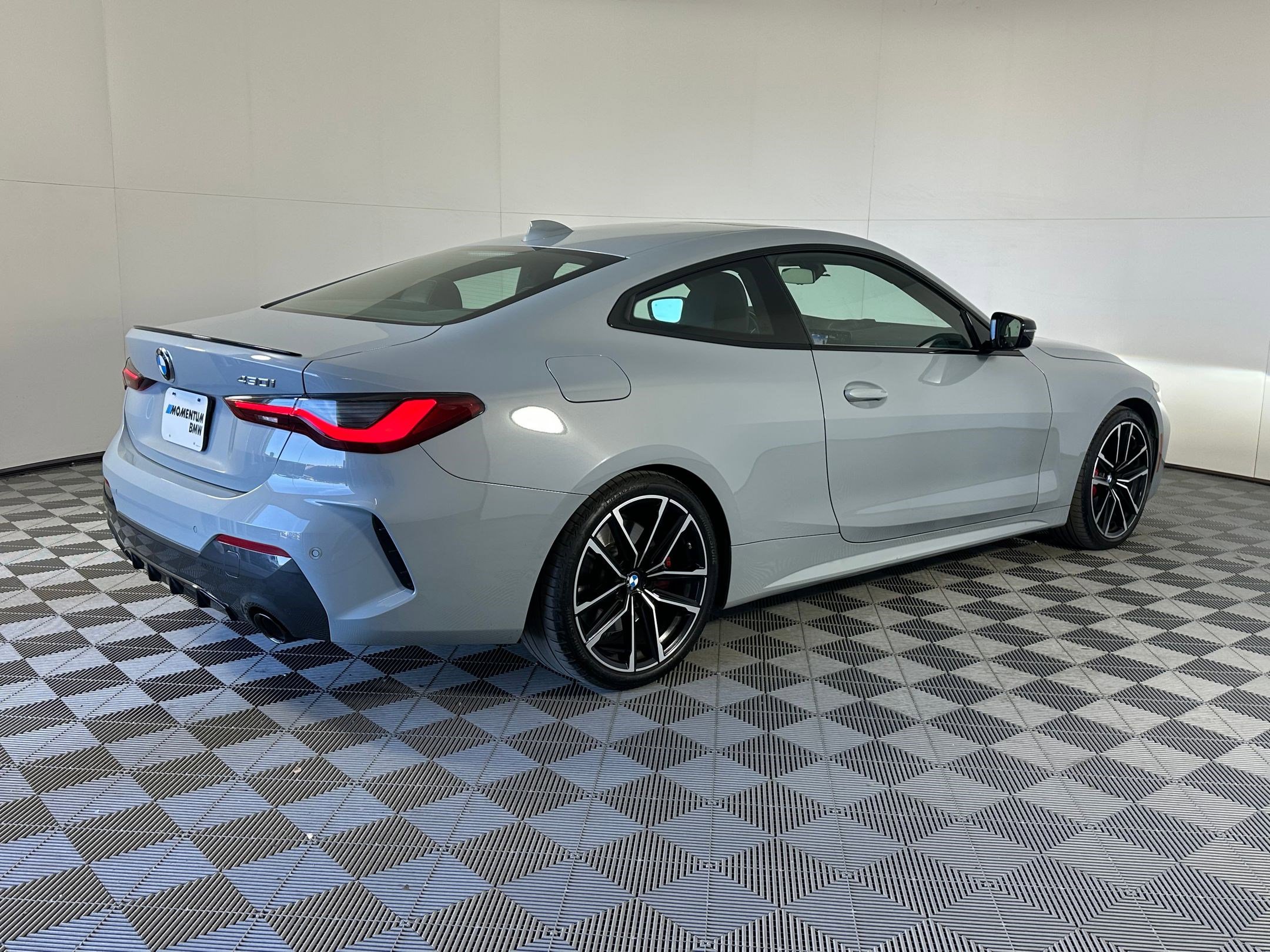 Used 2023 BMW 430i Coupe w/ M Sport Package image 7
