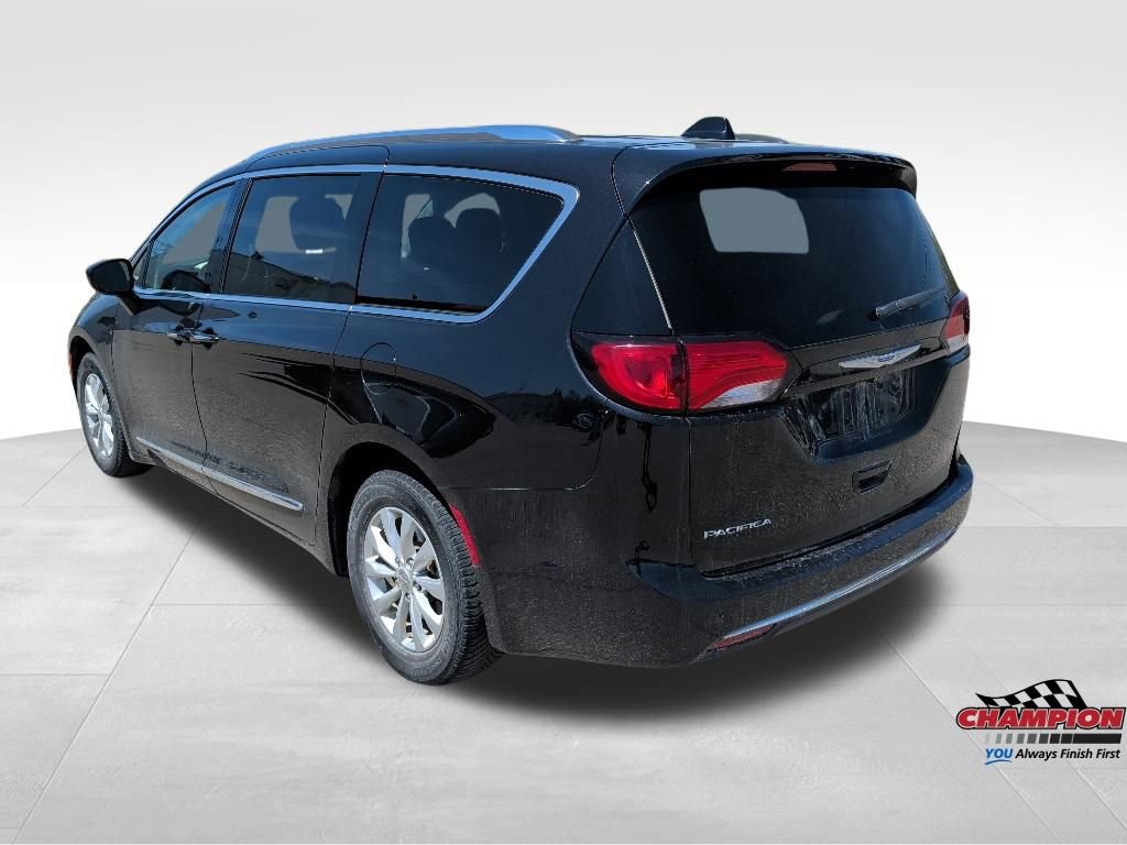Used 2018 Chrysler Pacifica Touring-L FWD image 3