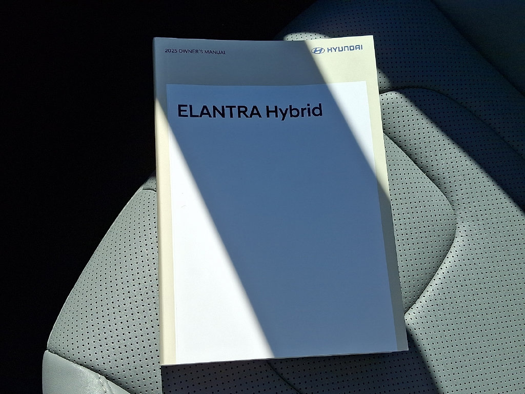 Certified 2025 Hyundai Elantra Limited FWD image 27
