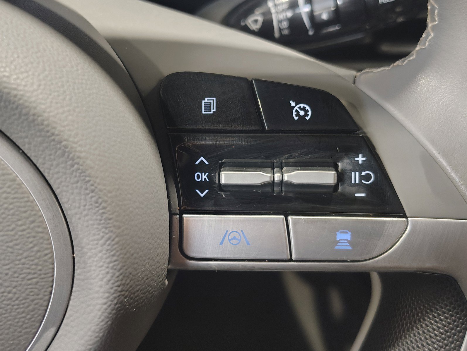 Used 2023 Hyundai Elantra SEL w/ Convenience Package FWD image 17