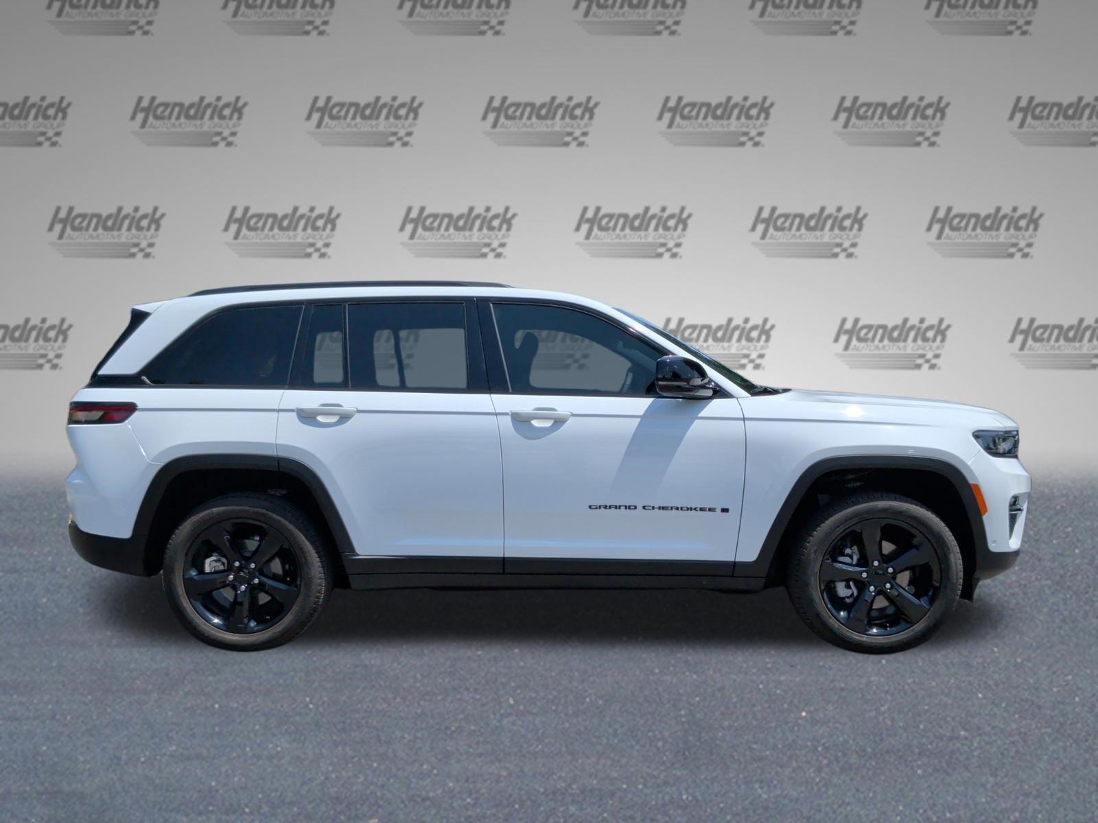 Used 2025 Jeep Grand Cherokee Limited w/ Luxury Tech Group II RWD image 6