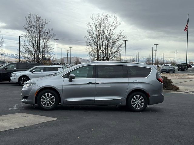 Used 2019 Chrysler Pacifica Touring-L image 5