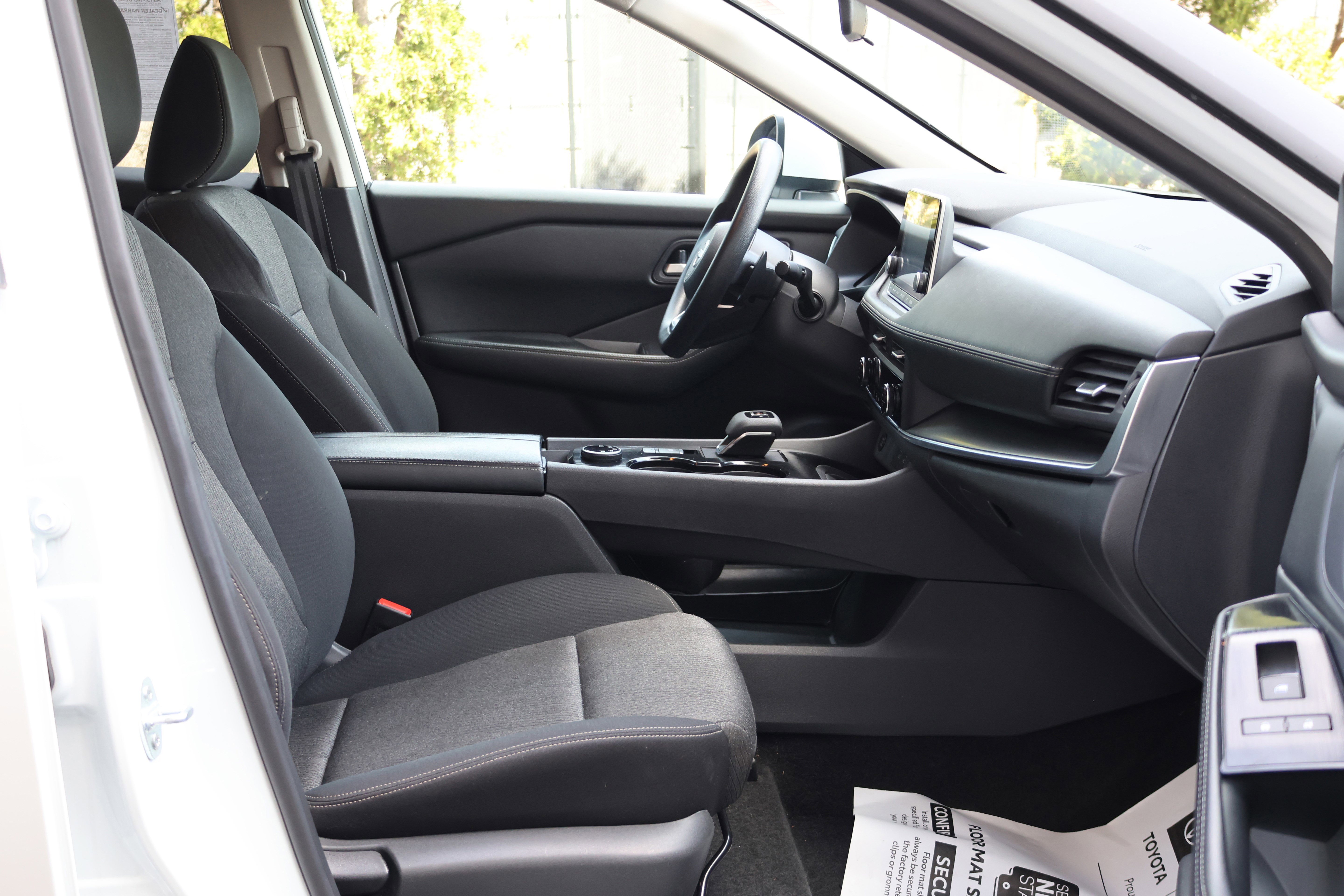 Used 2024 Nissan Rogue SV AWD/4WD image 35