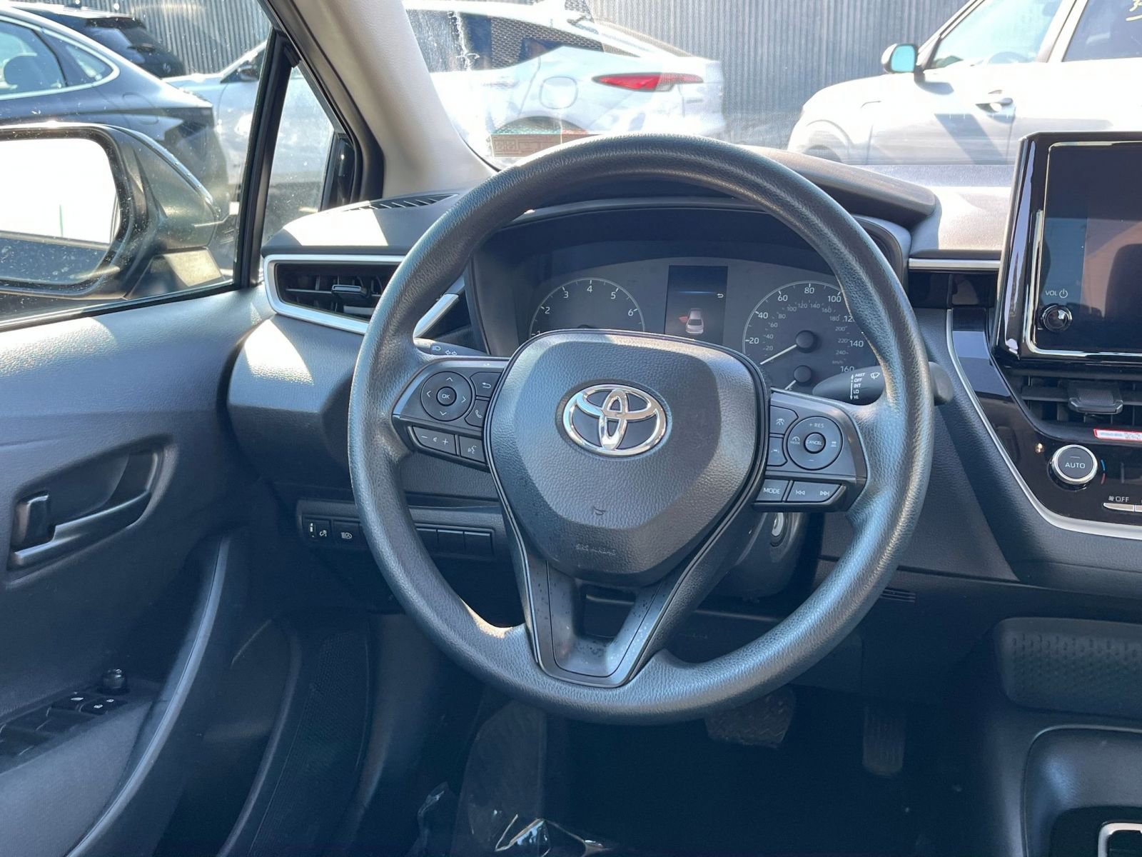 Used 2025 Toyota Corolla LE FWD image 27