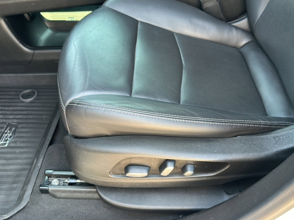 Used 2020 Cadillac XT5 Premium Luxury w/ LPO, Floor Liner Package image 15