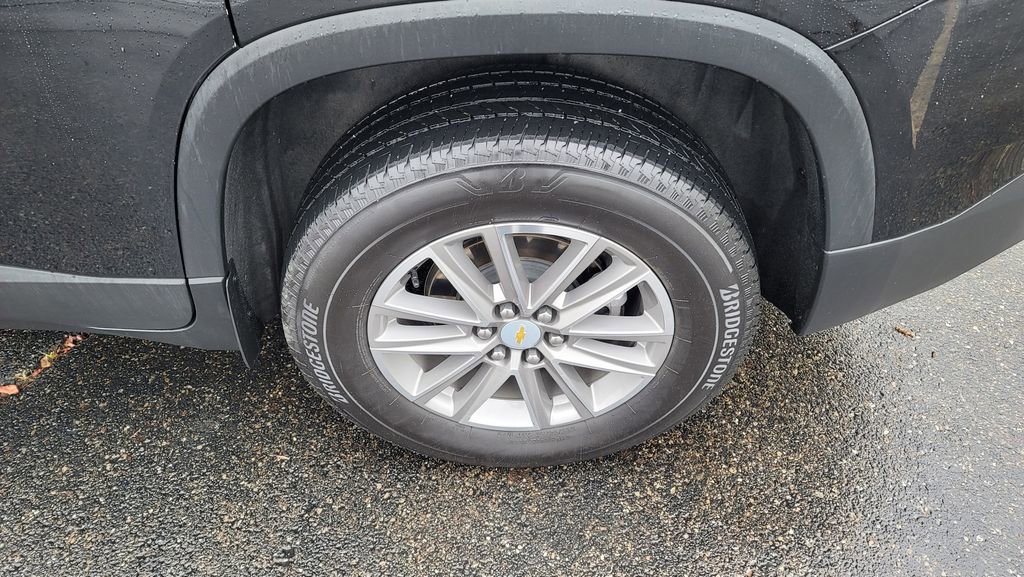 Used 2023 Chevrolet Traverse LT image 8