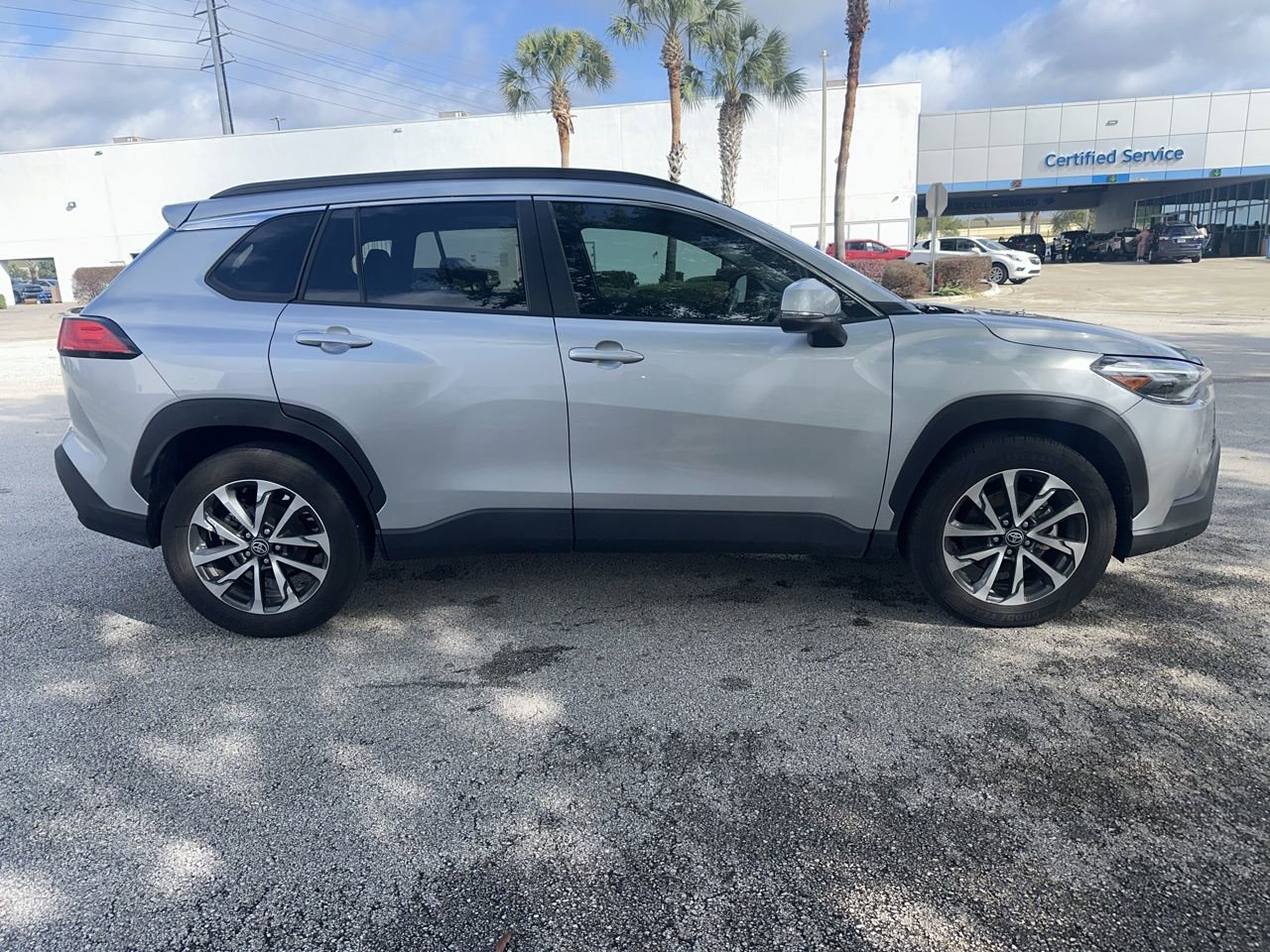 Used 2022 Toyota Corolla Cross XLE w/ Convenience Package image 6