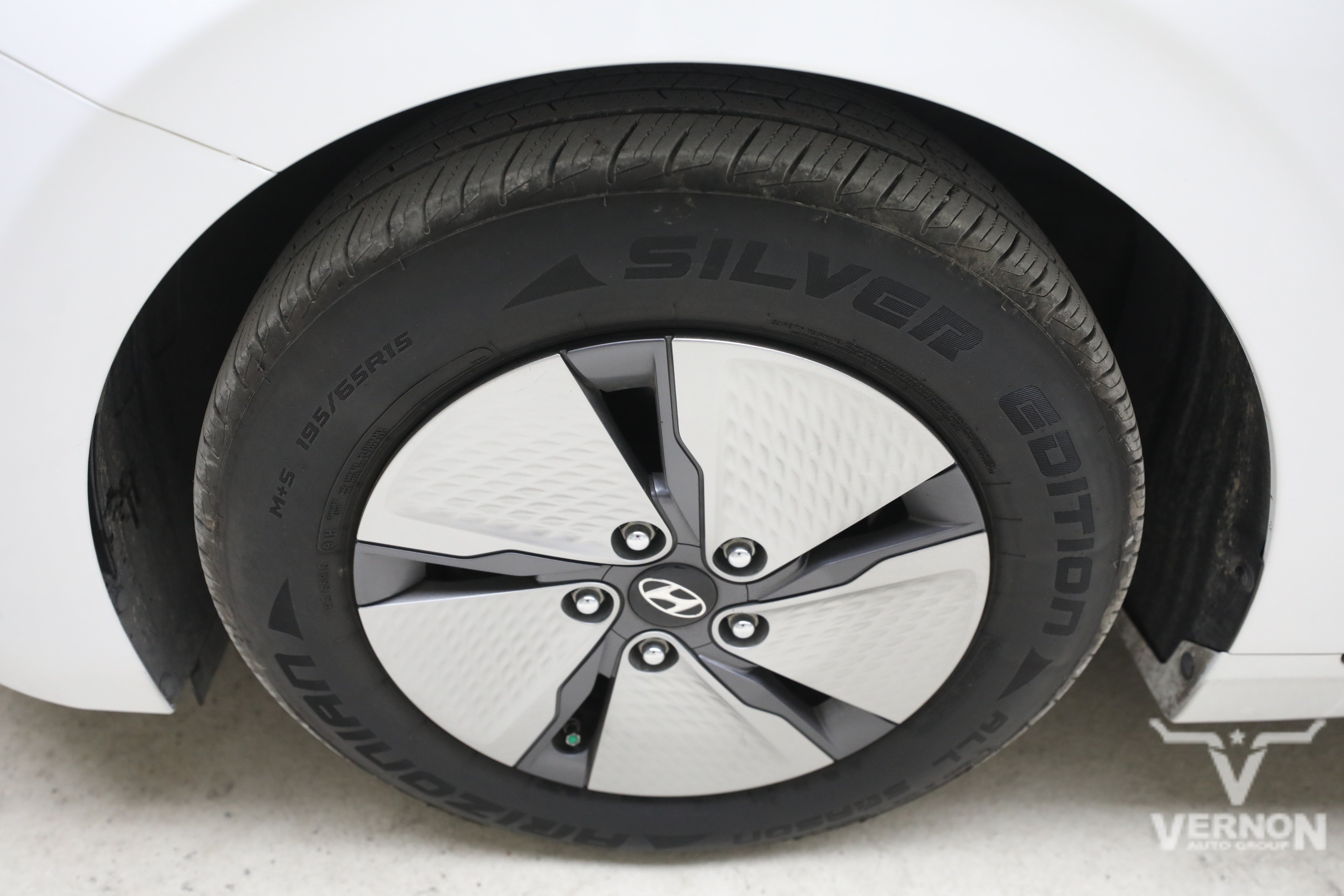 Used 2020 Hyundai Ioniq SE FWD image 9