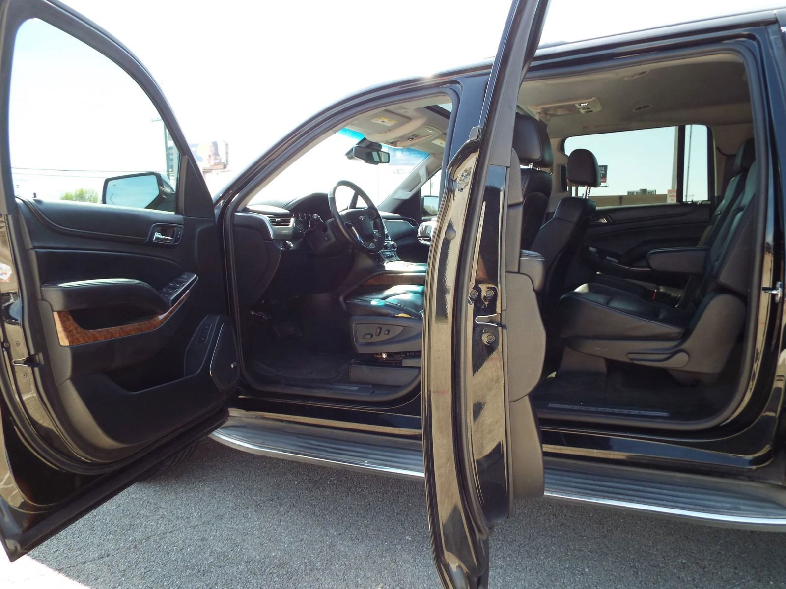 Used 2015 Chevrolet Suburban LTZ image 26