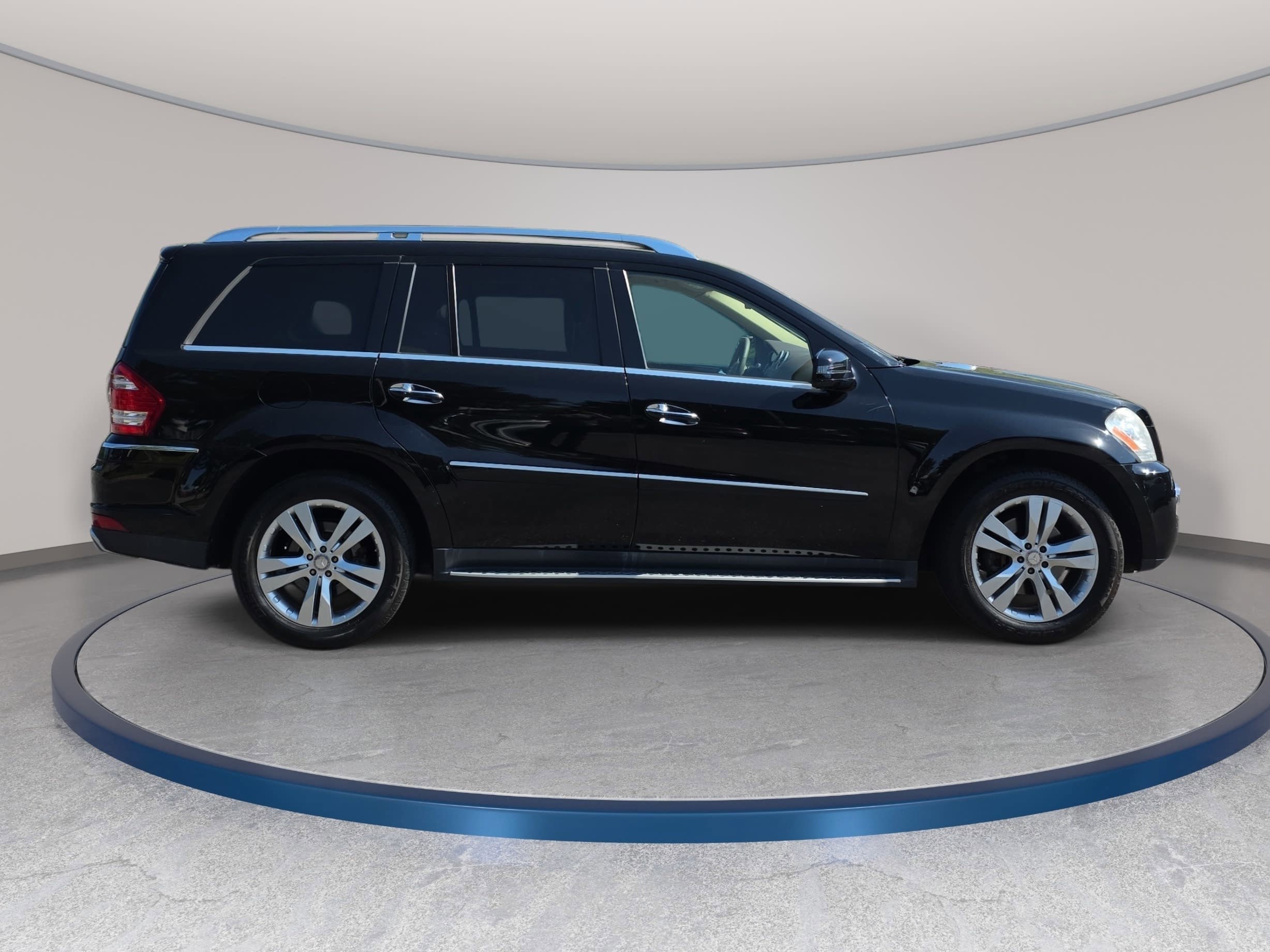 Used 2011 Mercedes-Benz GL 450 4MATIC image 4
