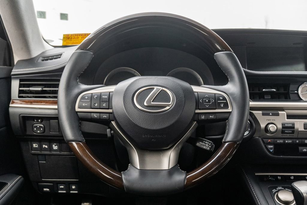 Used 2017 Lexus ES 350 w/ Luxury Package image 14