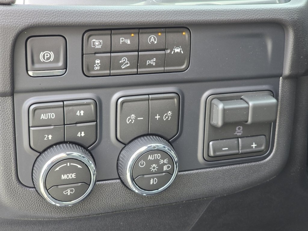 New 2026 Chevrolet Suburban High Country AWD/4WD image 7