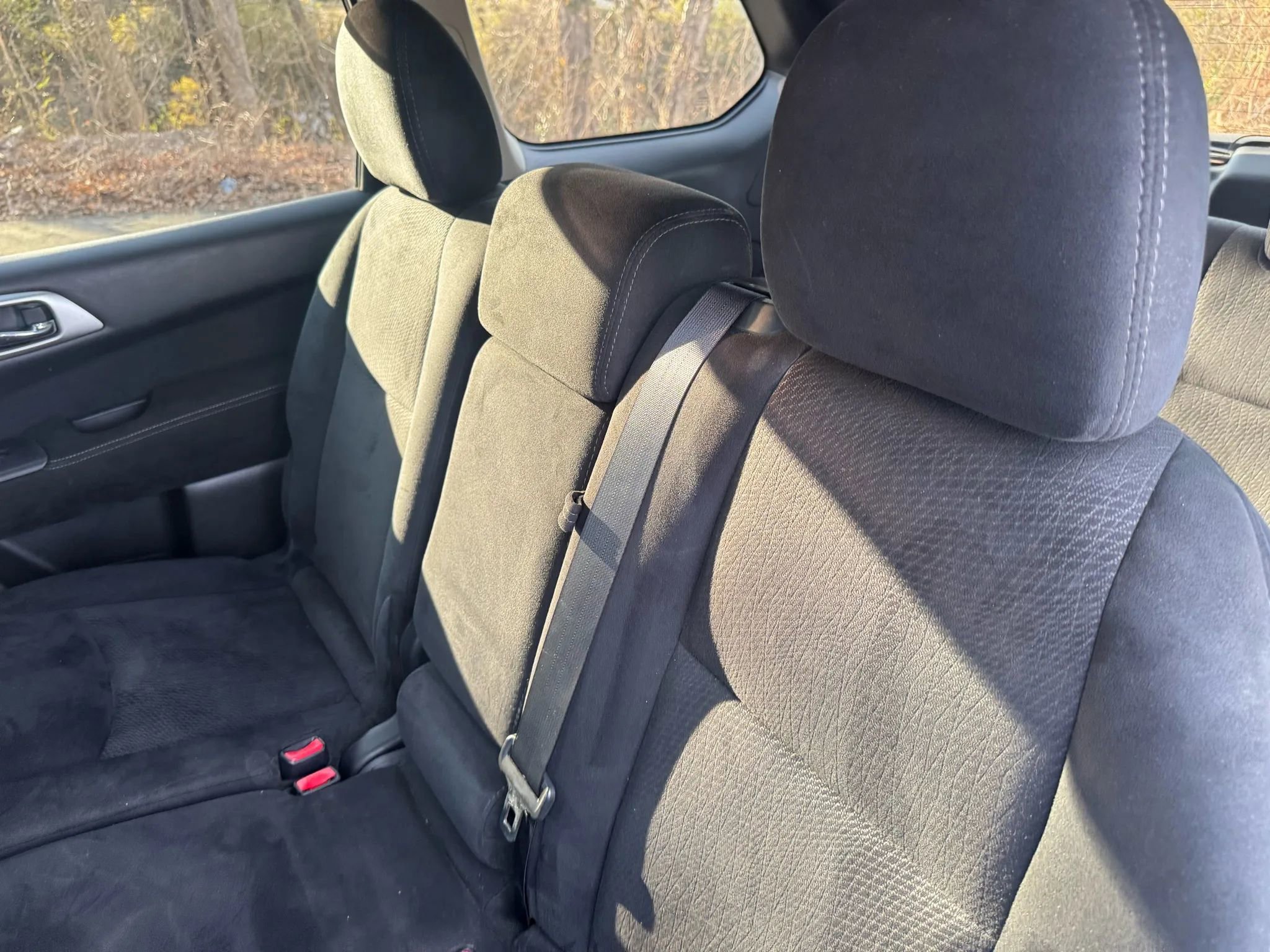 Used 2015 Nissan Pathfinder S image 19
