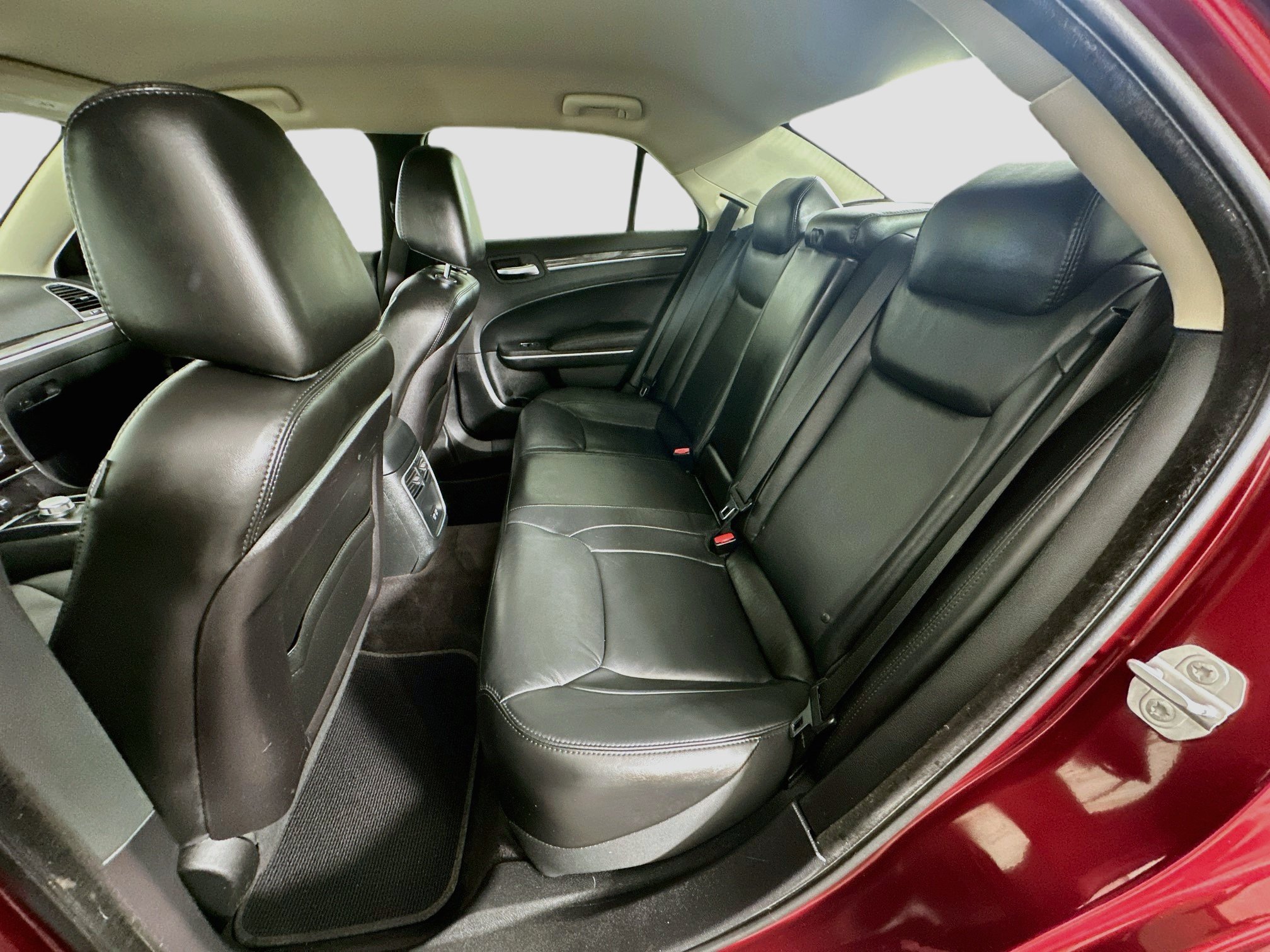 Used 2016 Chrysler 300 Limited RWD image 28