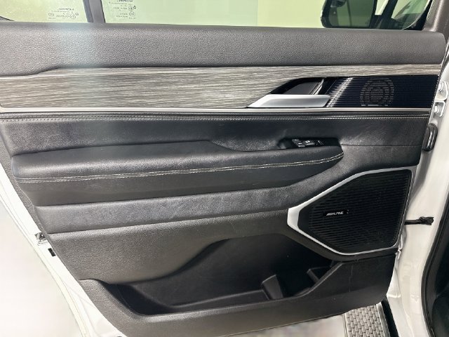 Used 2024 Jeep Wagoneer L Series II w/ Flexible Seating Group RWD image 25