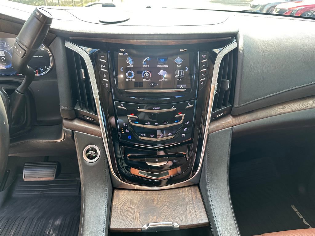 Used 2017 Cadillac Escalade Premium Luxury RWD image 27