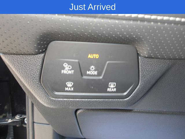 Used 2025 Volkswagen Atlas Cross Sport SE AWD/4WD image 17