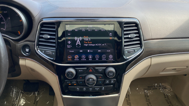 Used 2020 Jeep Grand Cherokee Overland AWD/4WD image 13