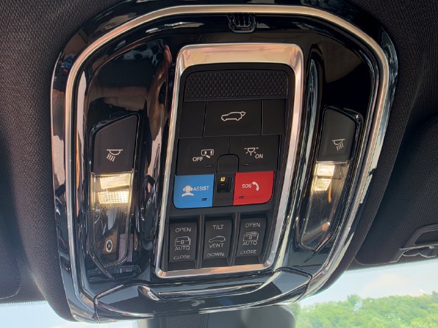 Used 2023 Jeep Grand Cherokee Summit w/ Luxury Tech Group V AWD/4WD image 27