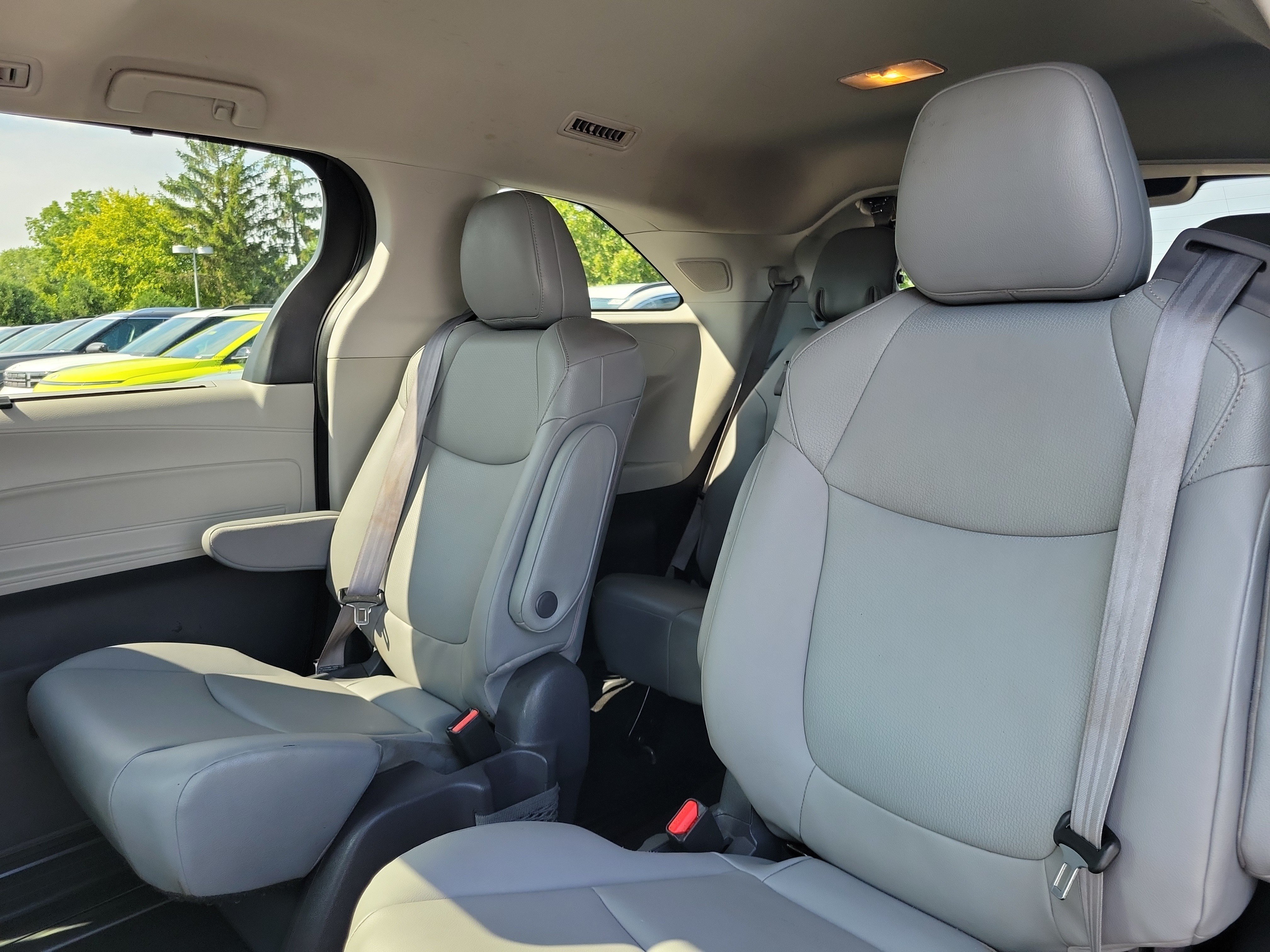 Used 2021 Toyota Sienna XLE w/ XLE Plus Package AWD/4WD image 12