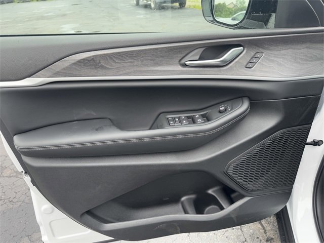 New 2025 Jeep Grand Cherokee Limited image 22