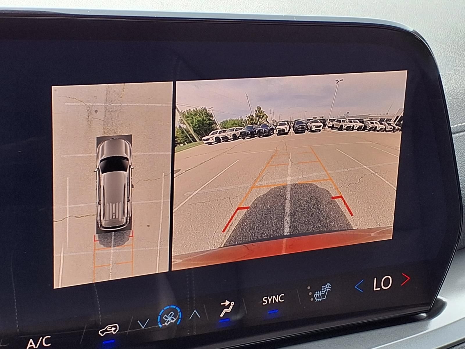 New 2027 Chevrolet Traverse LT w/ Sun and Wheel Package AWD/4WD image 17