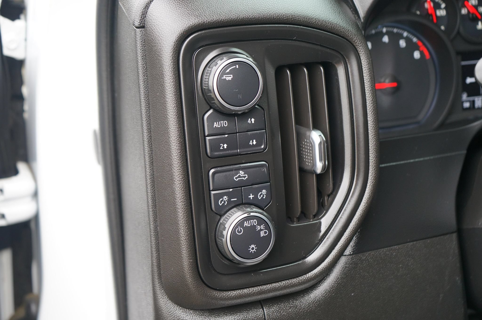 Used 2019 Chevrolet Silverado 1500 Custom Trail Boss w/ Custom Convenience Package AWD/4WD image 10