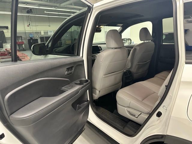 Used 2023 Honda Passport EX-L image 10