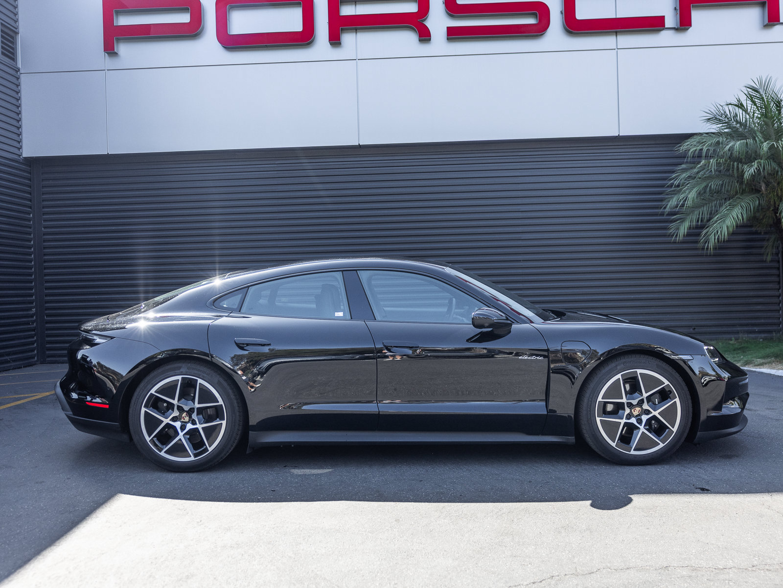 Certified 2025 Porsche Taycan AWD/4WD image 10