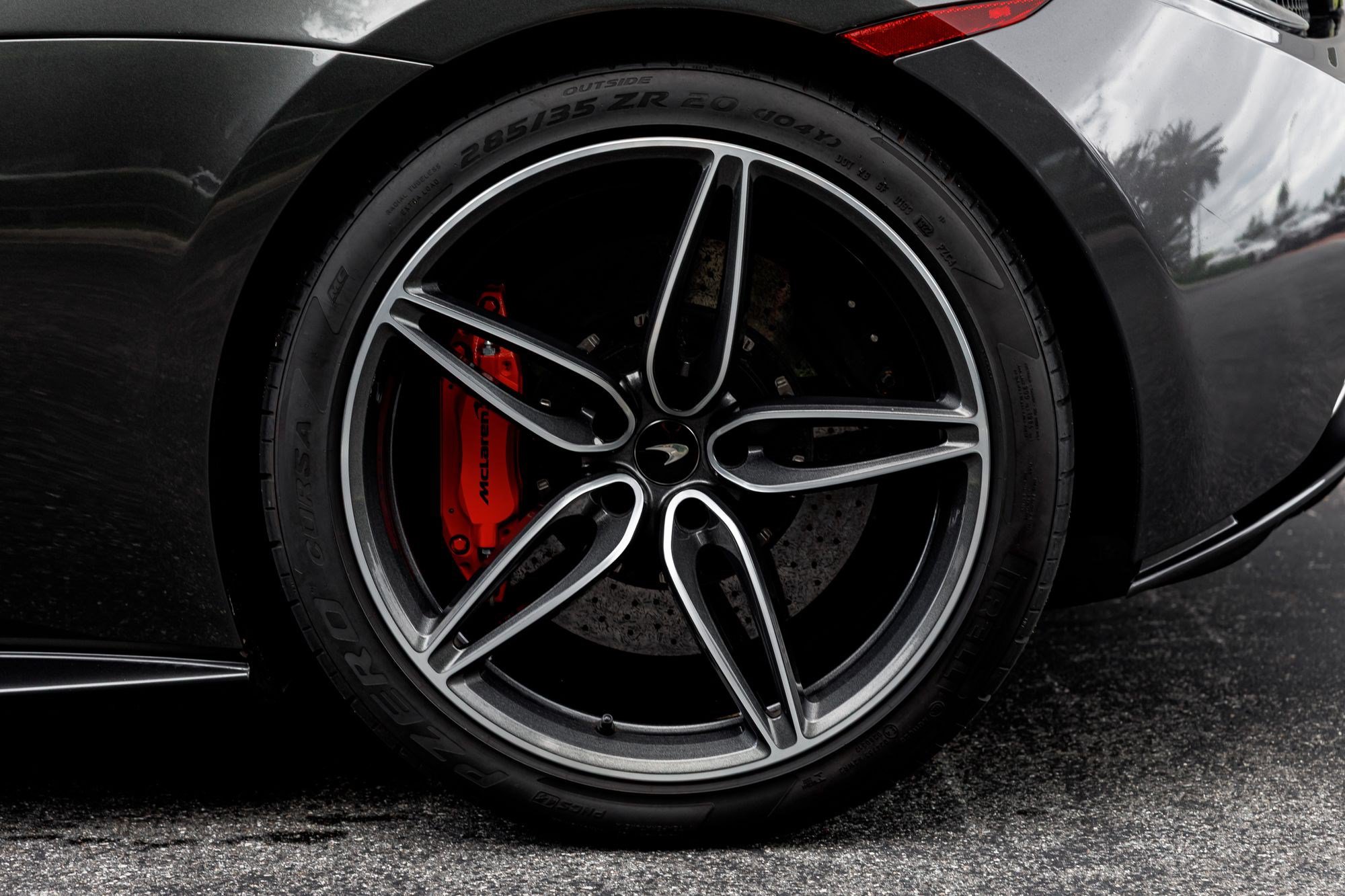 Used 2019 McLaren 570S Coupe RWD image 13