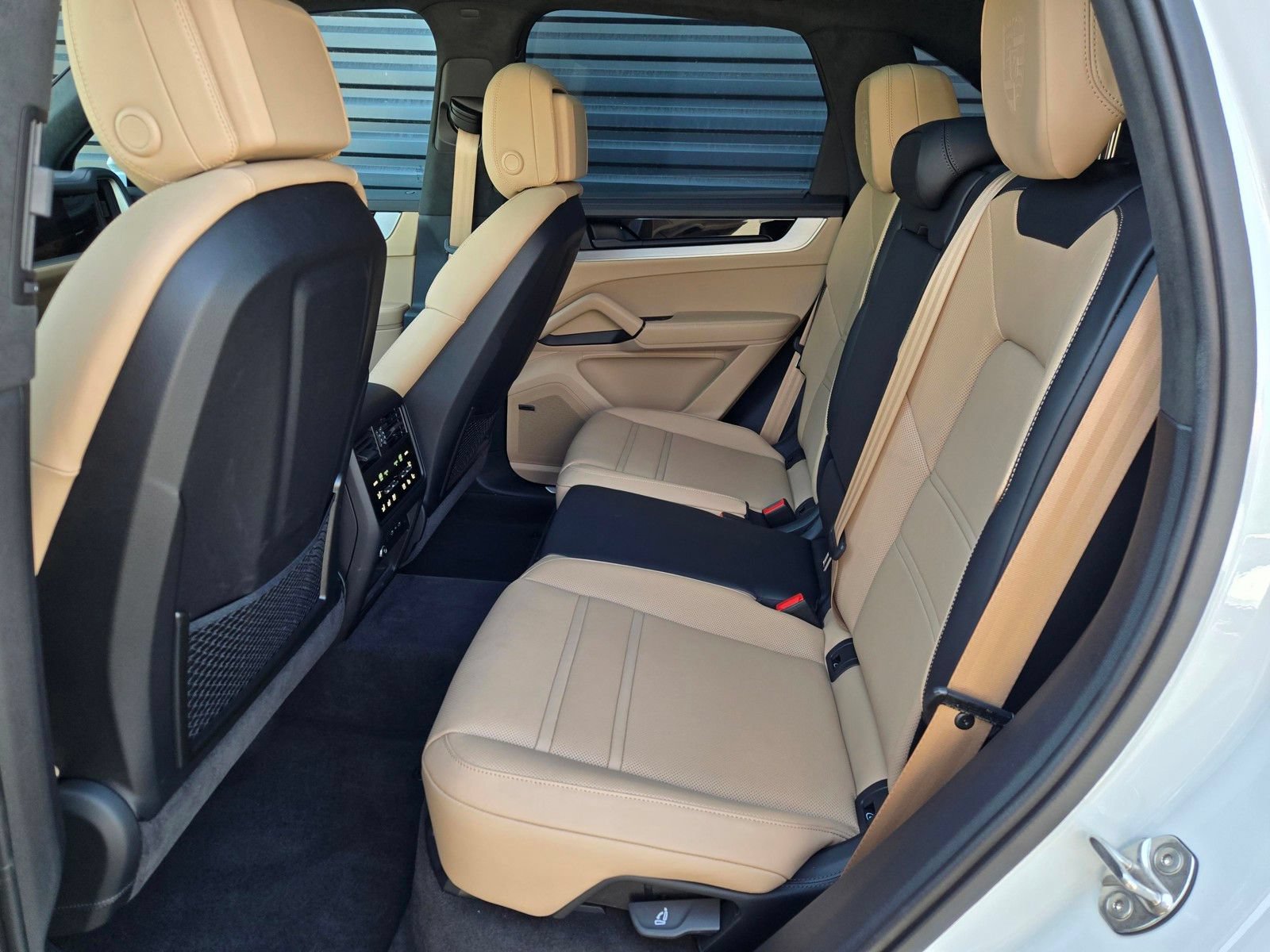 Certified 2026 Porsche Cayenne GTS AWD/4WD image 18