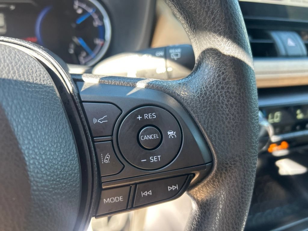 Used 2025 Toyota RAV4 LE AWD/4WD image 28