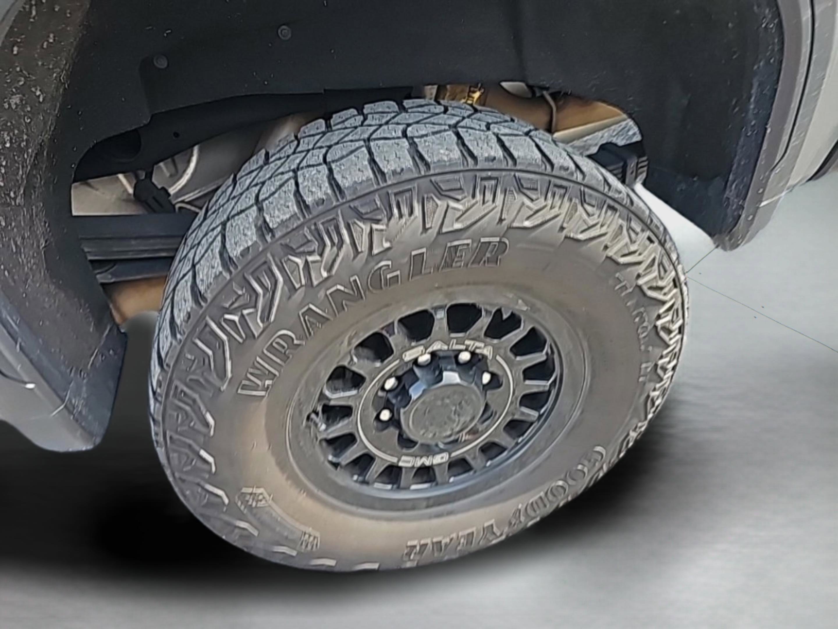 Used 2024 GMC Sierra 2500 AT4X w/ AT4X AEV Edition image 36