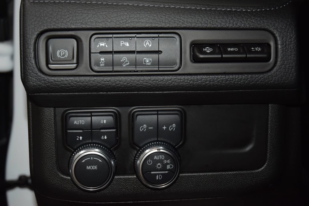 Used 2024 GMC Yukon XL Denali AWD/4WD image 37