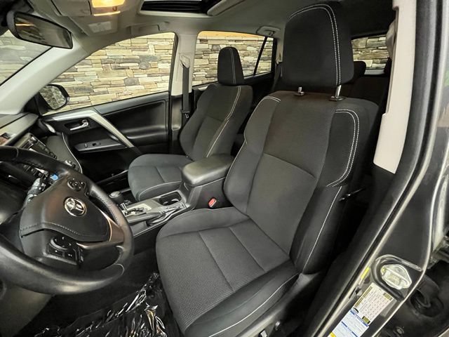 Used 2018 Toyota RAV4 XLE AWD/4WD image 32