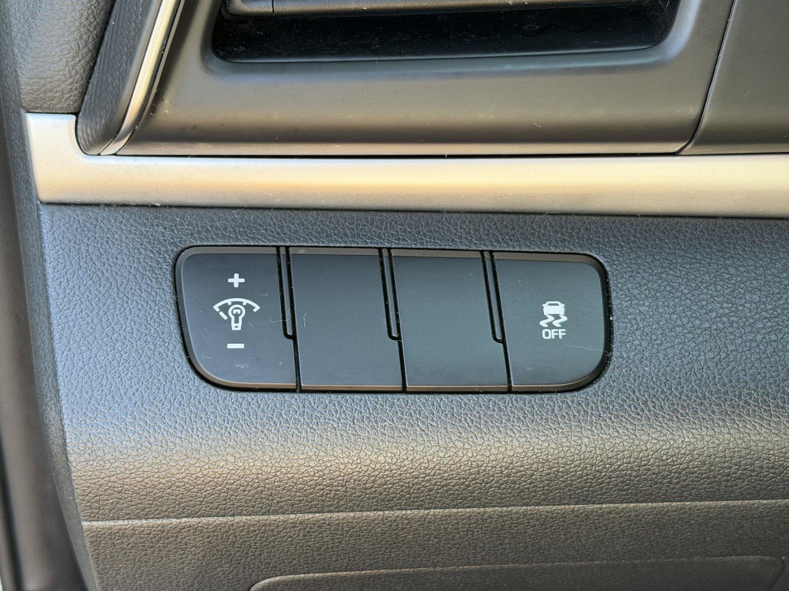Used 2019 Hyundai Elantra SE w/ Cargo Package FWD image 18
