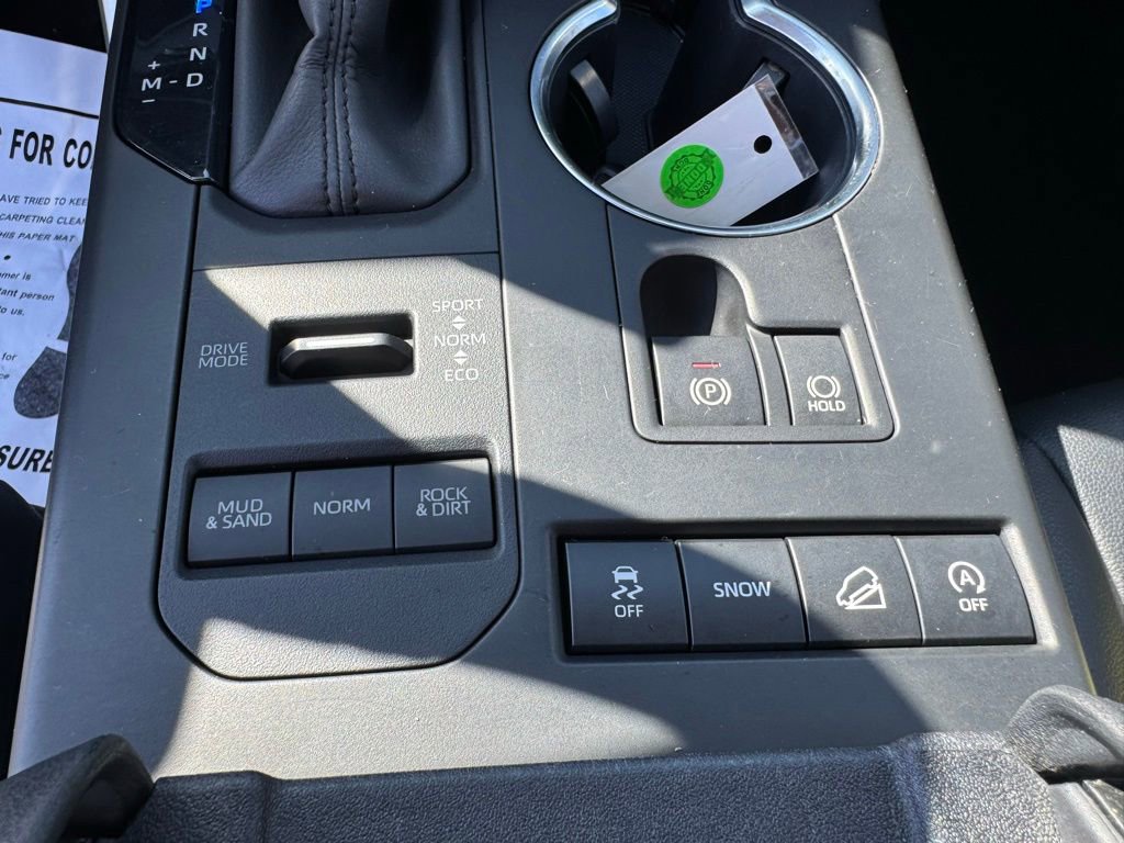 Used 2020 Toyota Highlander XLE AWD/4WD image 14