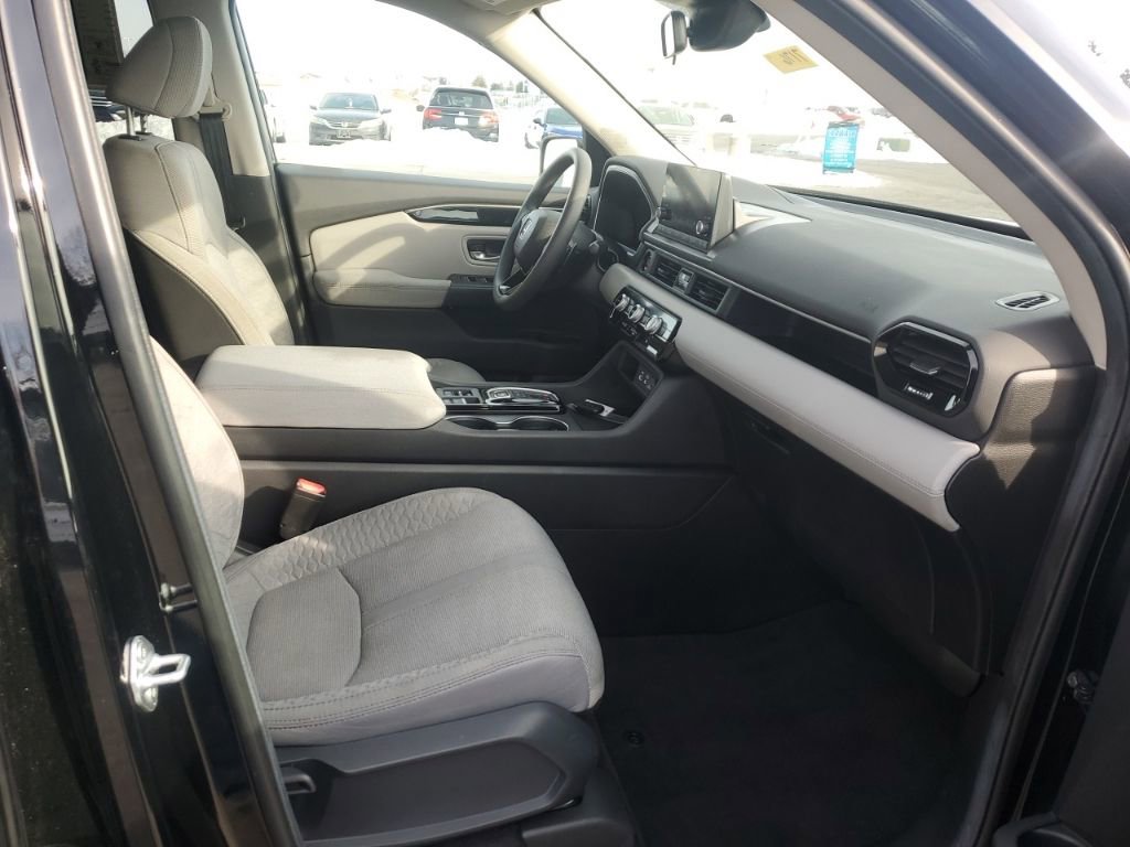 Certified 2024 Honda Pilot LX image 32