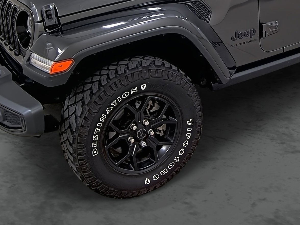 Used 2024 Jeep Gladiator Willys image 7