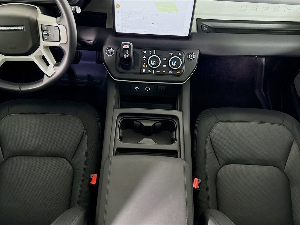 Used 2023 Land Rover Defender 130 X-Dynamic SE image 17