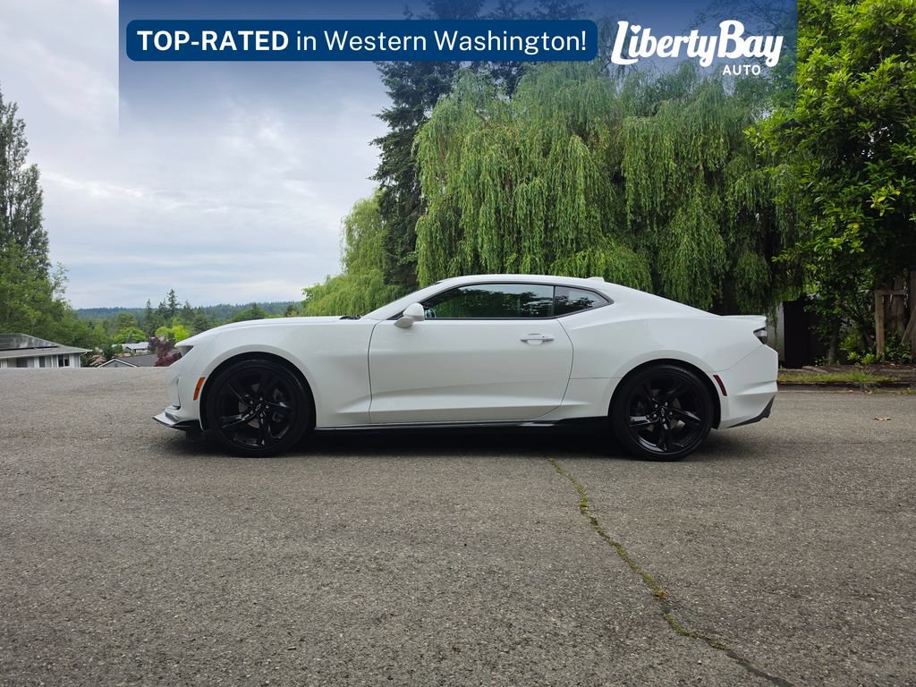 Used 2022 Chevrolet Camaro LT RWD image 8