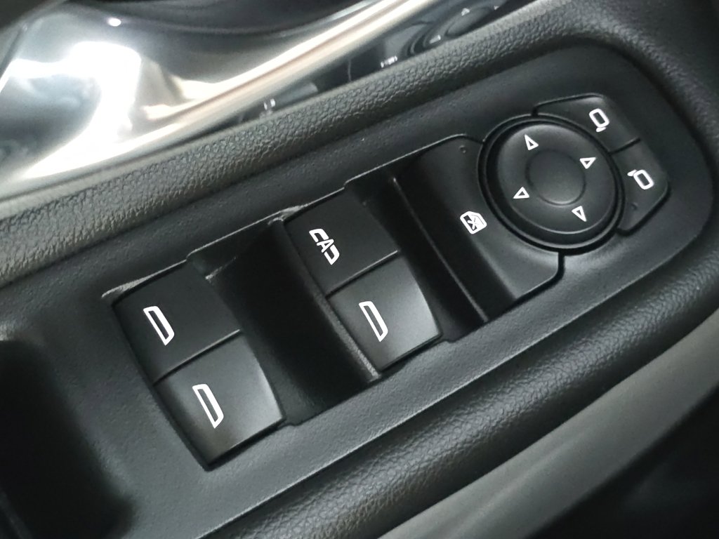 Used 2023 GMC Terrain SLE w/ Driver Convenience Package image 18