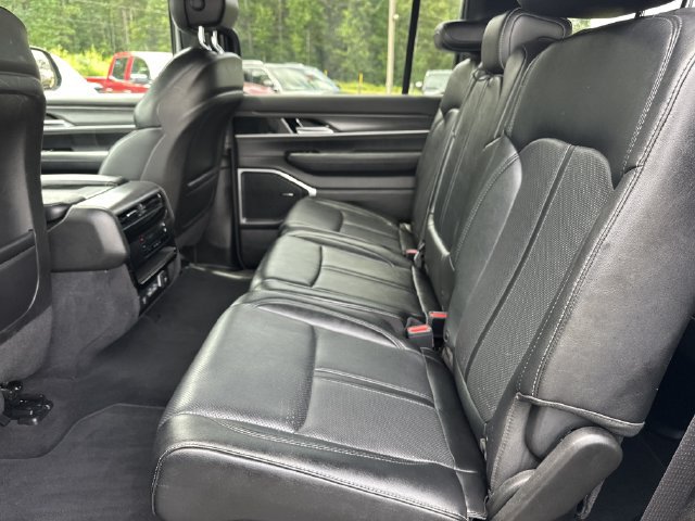 Used 2024 Jeep Wagoneer Series II w/ Flexible Seating Group AWD/4WD image 22