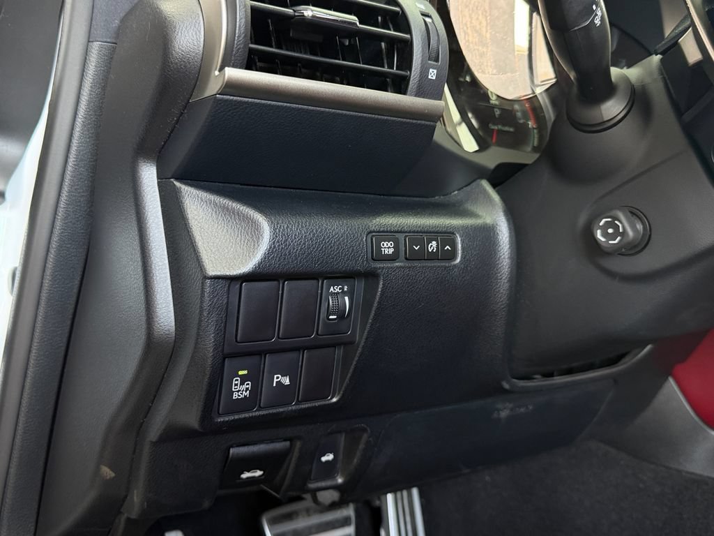 Used 2016 Lexus RC 200t RWD image 19