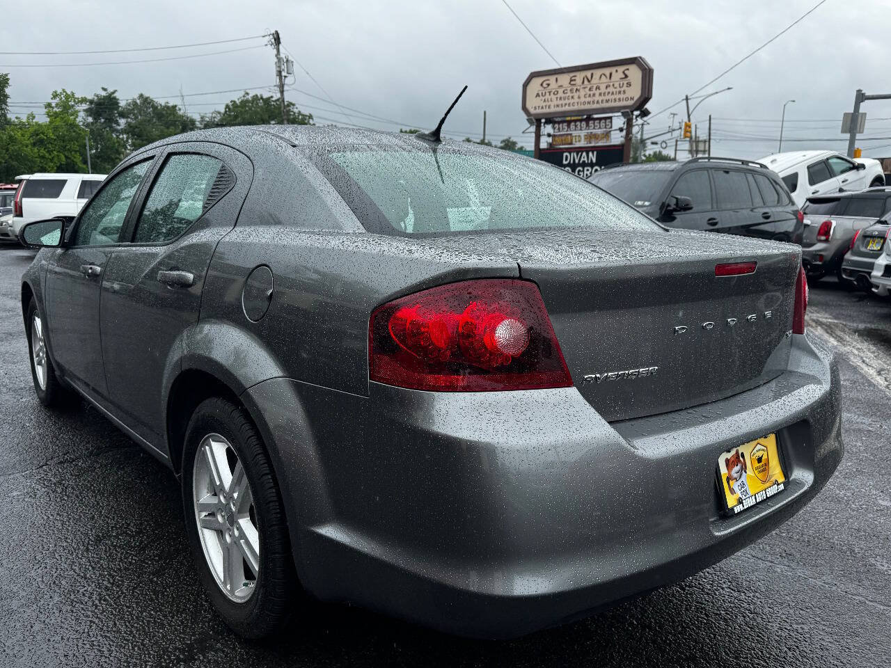 Used 2012 Dodge Avenger SXT FWD image 4