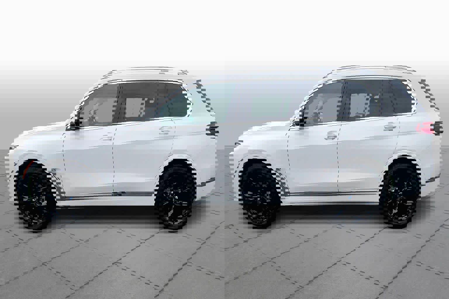 Certified 2025 BMW X7 xDrive40i w/ Premium Package image 32