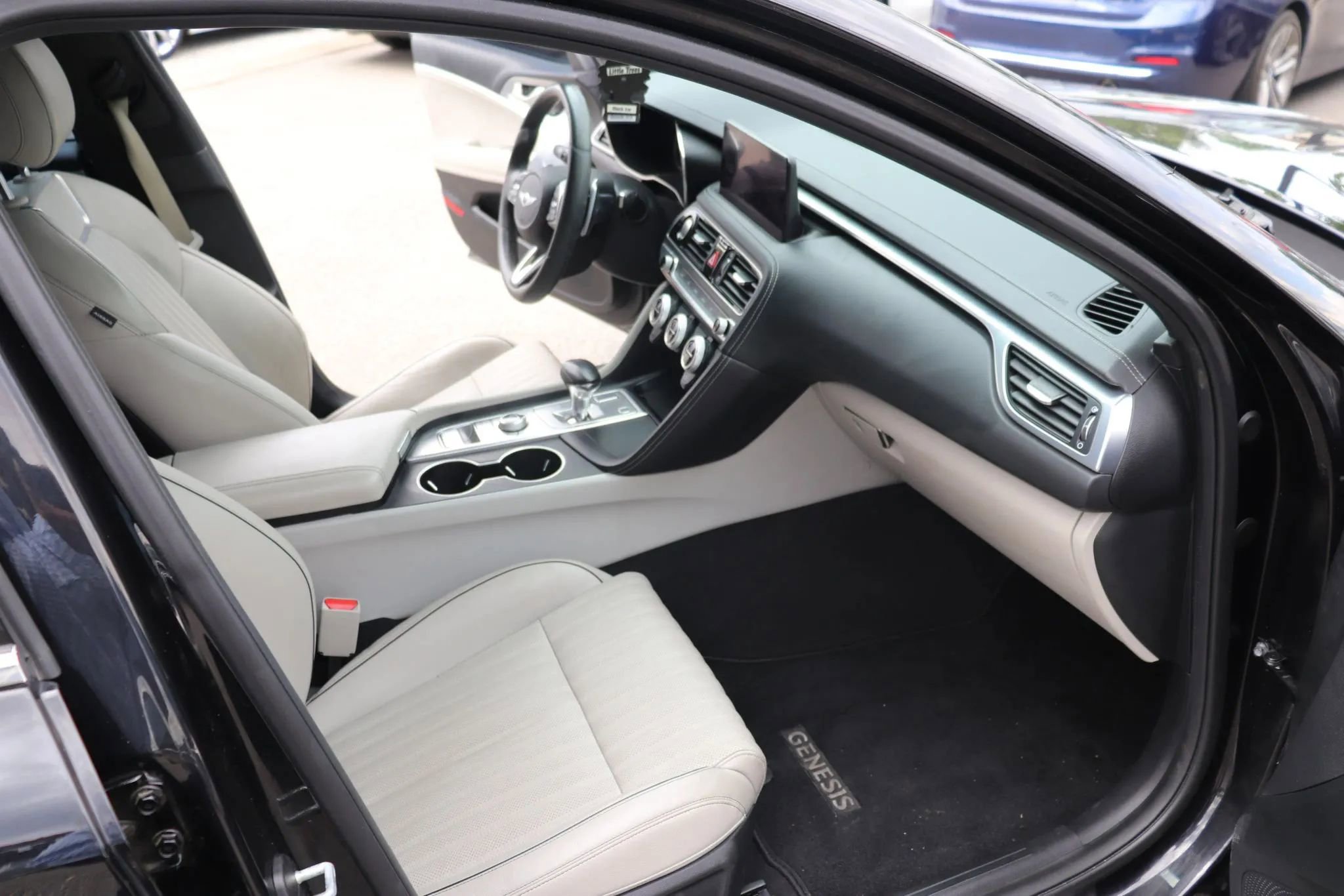 Used 2022 Genesis G70 2.0T w/ Prestige Package RWD image 14