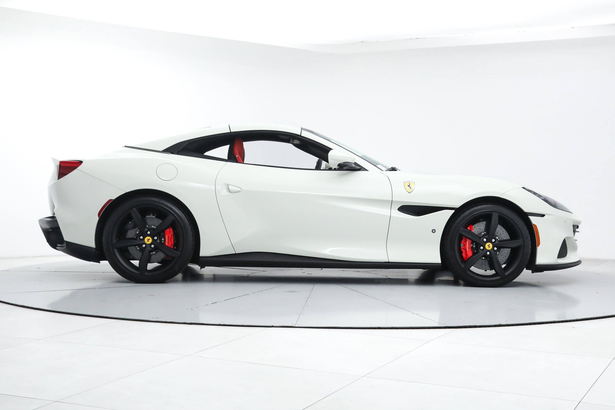 Certified 2022 Ferrari Portofino M RWD image 11